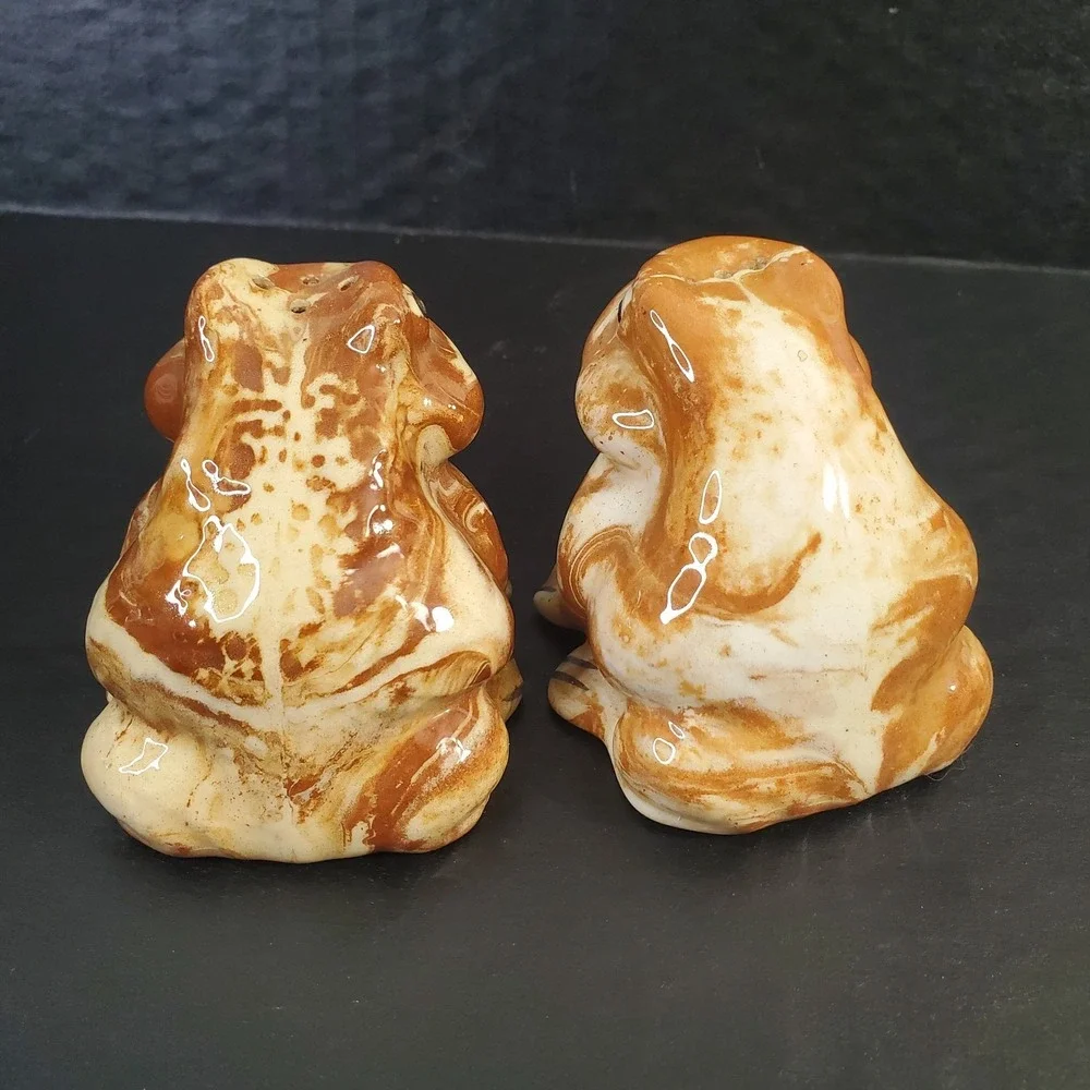 Alaskan Clay FROG Salt & Pepper Shaker Set Brown Cream Swirl Made In Alaska‎